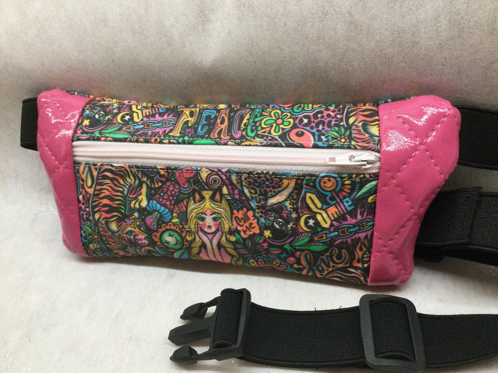 Insulin pump pouch belt Y2K hot pink doodle by DazzlingPumpPouches - The Useless Pancreas