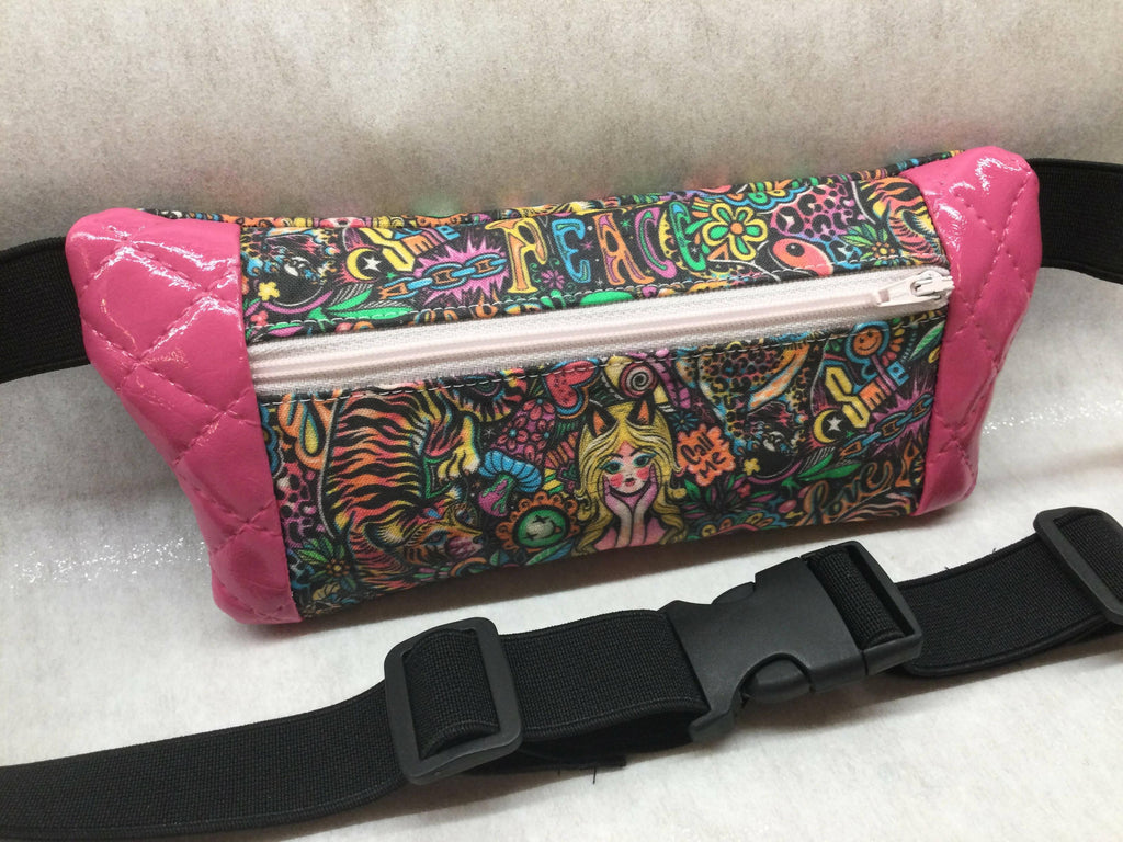 Insulin pump pouch belt Y2K hot pink doodle by DazzlingPumpPouches - The Useless Pancreas